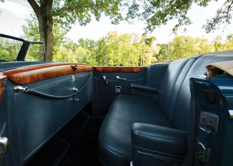 Интерьер Cadillac Series 75 Convertible Sedan by Fleetwood (7529) 1937 года  (фото 15 из 20)